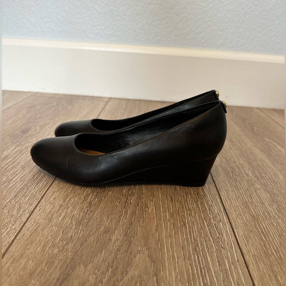Clarks, size 6, black round-toe leather wedge